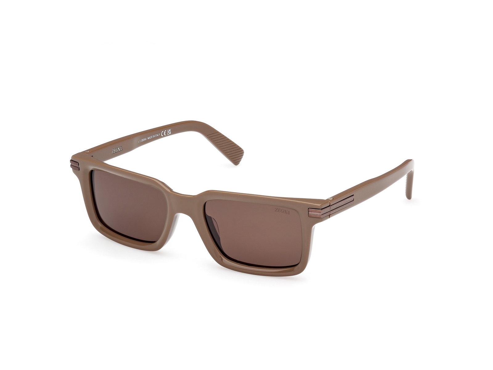 Das Bild zeigt die Zegna Sonnenbrille 0249 in glänzend hellbraun leicht schräg von der Seite.